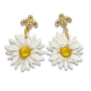Delicate 24k gold bumble be stud with white daisy flower