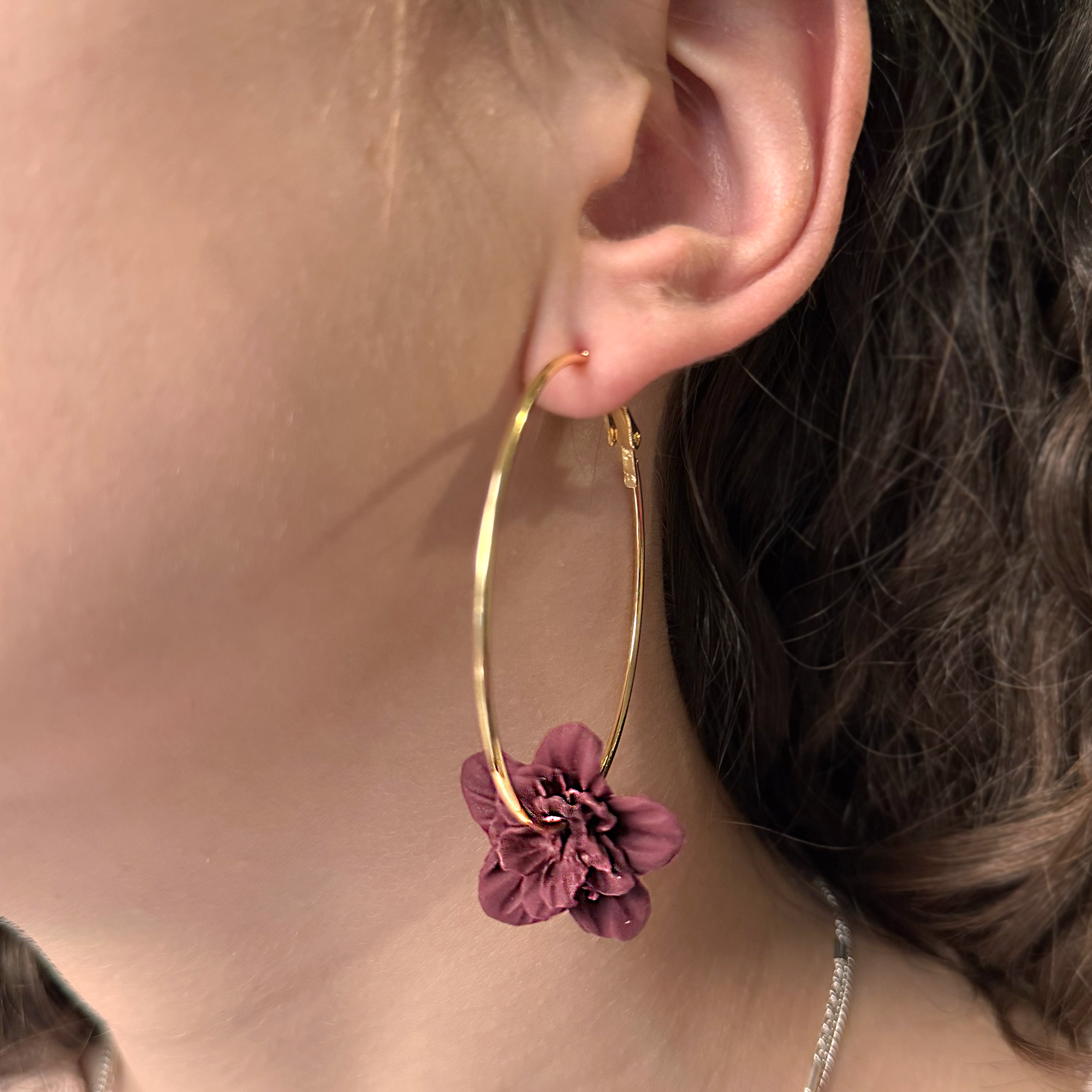 50mm thin gold hoop with burgundy flower